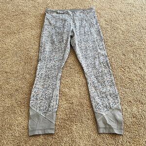 LULULEMON Athletica Size 4 grey printed tights